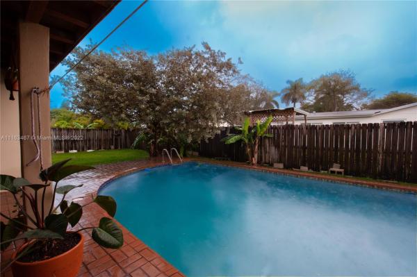 Kendale South, 10185 SW 100th Ave, Kendall, Florida 33176, image 2