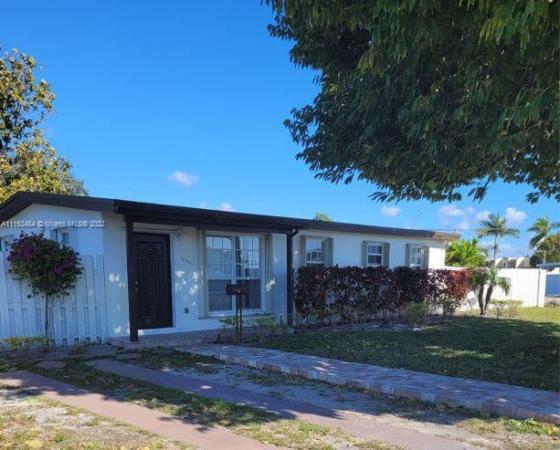 Westwood Lakes Residential, 10801 SW 40th Ter, Westwood Lakes, Florida 33165, image 2