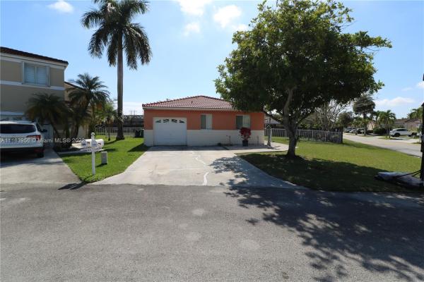 Weitzer Serena Lakes West, 17061 SW 139th Pl, Richmond West, Florida 33177, image 2
