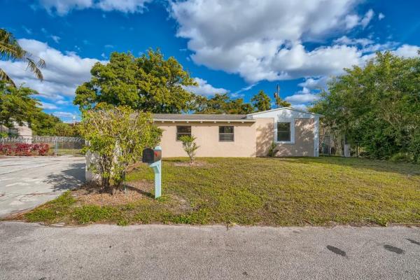 White Caps, 182 W 35th, Riviera Beach, Florida 33404, image 1