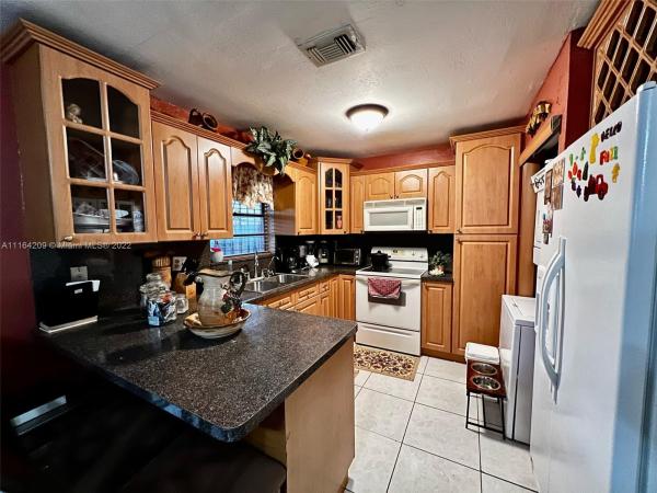 Hialeah Club, 1775 W 41st St #1D, Hialeah, Florida 33012, image 1