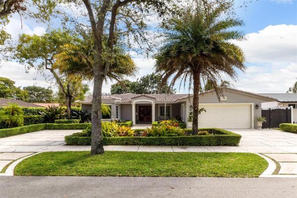 Miami Lakes Residential, 7220 Poinciana Ct, Miami Lakes, Florida 33014, image 2