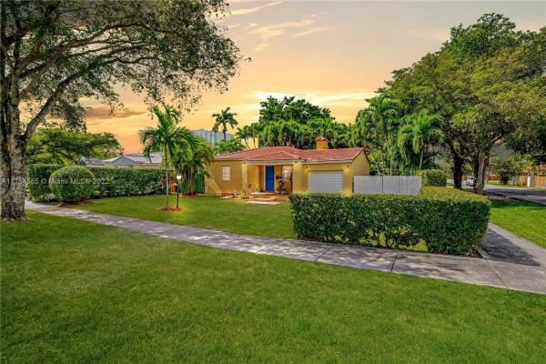 Country Club Estates, 600 Minola Dr, Miami Springs, Florida 33166, image 2