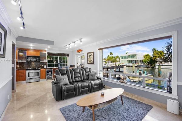 South East Islander, 1525 SE 15th St #4, Fort Lauderdale, Florida 33316, image 1
