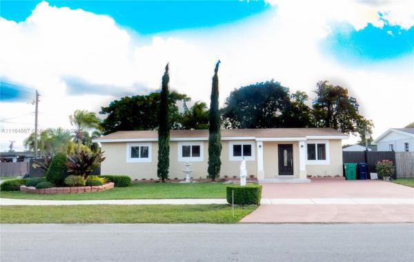 Camelot, 15502 SW 297th St, Leisure City, Florida 33033, image 2