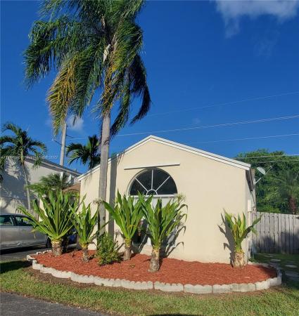 Villas Of Deerwood, 14603 SW 125th Pl, Three Lakes, Florida 33186, image 2