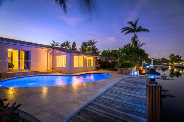 Middle River Manor, 2136 NE 17th Ave, Wilton Manors, Florida 33305, image 2