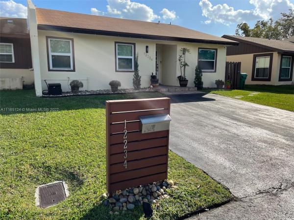 Devon Aire Villas, 12234 SW 115th Ter #12234, The Crossings, Florida 33186, image 2