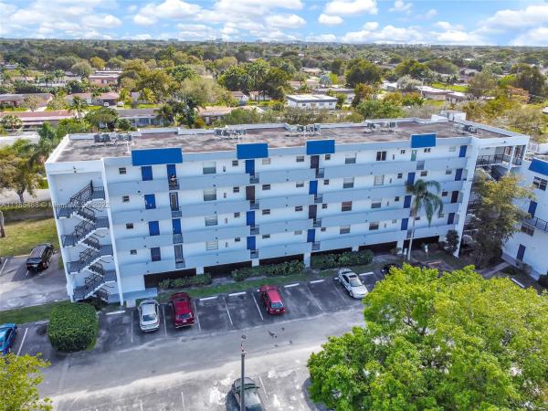 Village Square, 7501 NW 16th St #3211, Plantation, Florida 33313, image 2