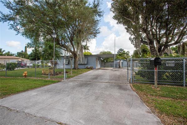 Leisure City Residential, 14820 Grant Ln, Leisure City, Florida 33033, image 2
