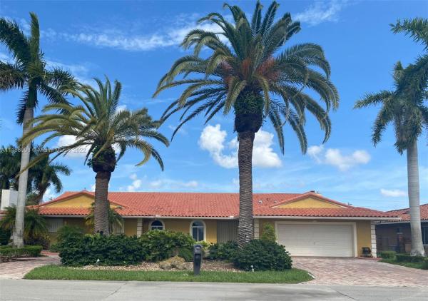 Country Club Of Miami Estates, 19721 E Oakmont Dr, Country Club, Florida 33015, image 2