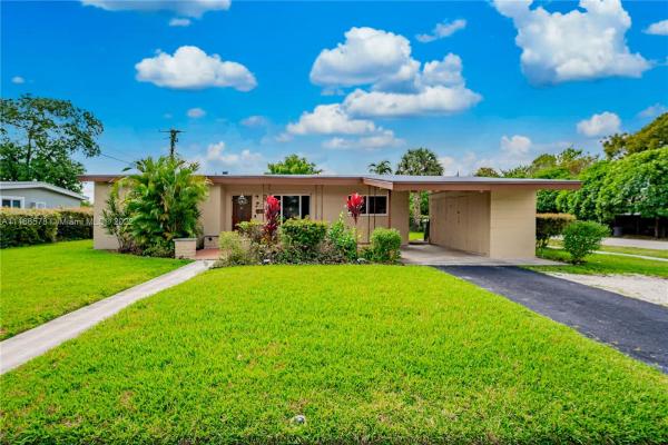 Cravero Cloverleaf Estates, 870 NW 170th Ter, Miami Gardens, Florida 33169, image 2