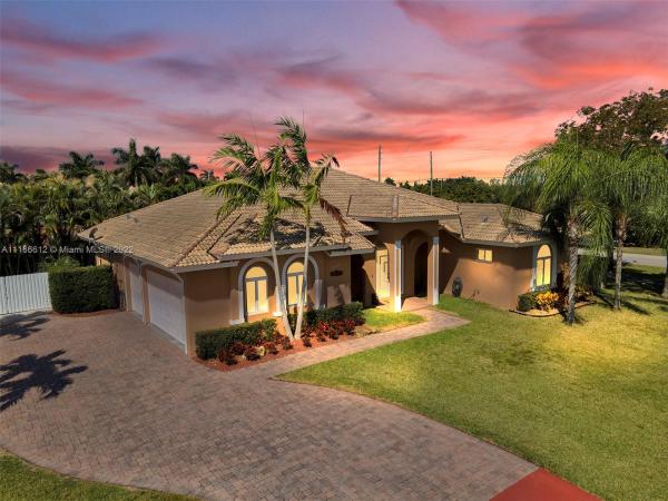 28004 SW 165th Ct, Unincorporated Dade County, Florida 33033, image 2