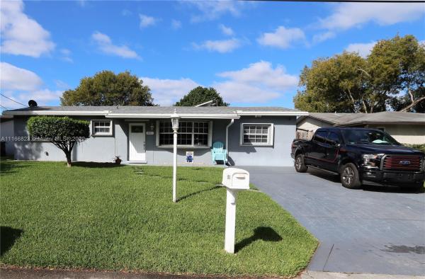 Stirling Lake, 5511 SW 55th Ave, Davie, Florida 33314, image 1