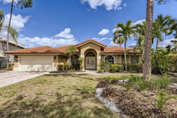 The Estates Of Royal Palm Beach, 122 Cypress Cres, Royal Palm Beach, Florida 33411, image 2