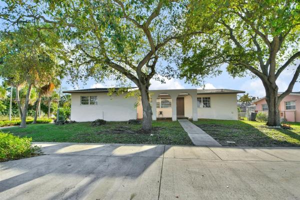Whispering Pines Estates, 19410 Whispering Pines Rd, Cutler Bay, Florida 33157, image 2