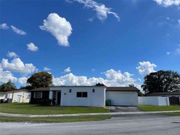 Kendale Lakes No HOA, 8301 SW 143rd Ave, Kendale Lakes, Florida 33183, image 2