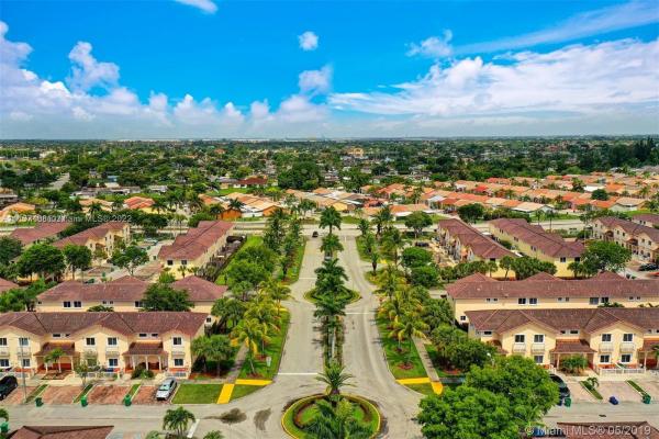 Tuscan Lake Villas, 17944 NW 74 Ct #, Country Club, Florida 33015, image 2