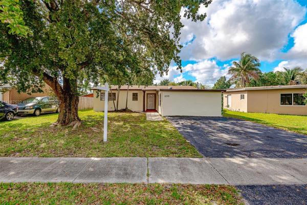 Sunrise Golf Village, 6290 NW 14th Ct, Sunrise, Florida 33313, image 2