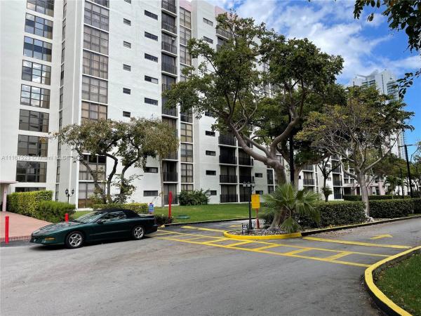Plaza Of The Americas, 17021 N Bay Rd #318, Sunny Isles Beach, Florida 33160, image 2