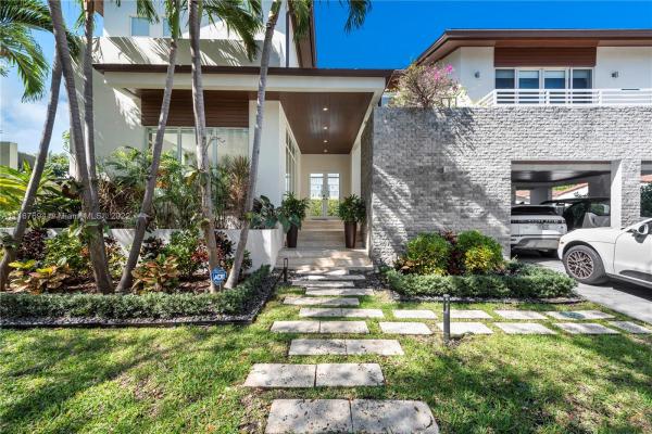 Tropical Isle Homes, 320 Woodcrest Rd, Key Biscayne, Florida 33149, image 2