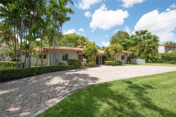 Coral Gables Country Club, 3211 Riviera Dr, Coral Gables, Florida 33134, image 2