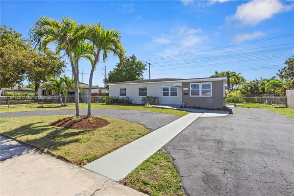 Lee Manor, 10230 SW 35th Ter, University Park, Florida 33165, image 2