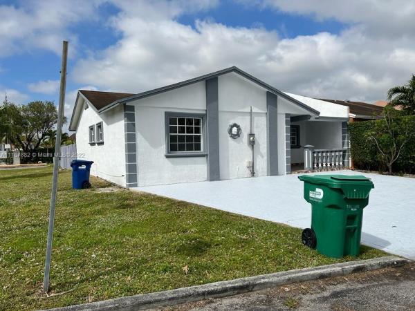 Lakes Of Acadia, 19750 NW 52nd Pl #19750, Miami Gardens, Florida 33055, image 2