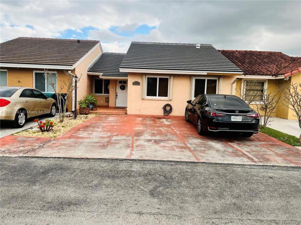 Bird Lakes Townhouses, 14444 SW 49th St, Kendale Lakes, Florida 33175, image 2