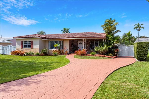 Hialeah Golf Course, 140 Pocatella St, Miami Springs, Florida 33166, image 1