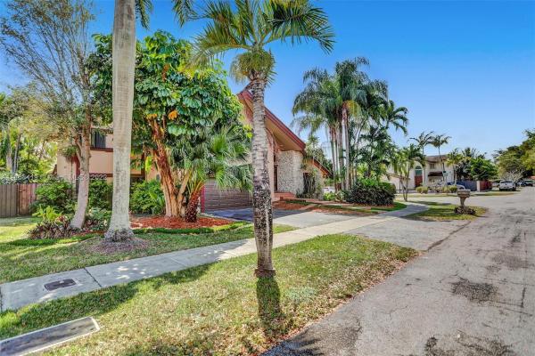 Kendall Trails, 14270 SW 106th Ter, The Hammocks, Florida 33186, image 2