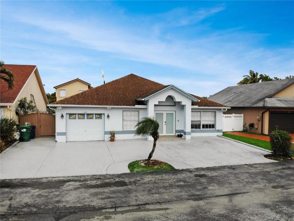Country Lake, 7877 NW 192nd St, Hialeah, Florida 33015, image 2