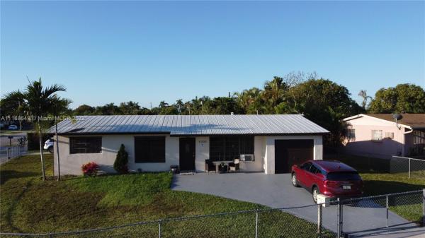 Heftler Homes, 5300 SW 104th Ave, Westwood Lakes, Florida 33165, image 1