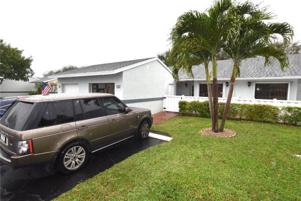 The Arbours Of The Palm Beaches, 2640 Gately Dr W #202, West Palm Beach, Florida 33415, image 2