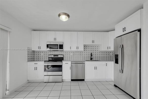 San Sebastian Townhouses, 4940 SW 136th Pl, Kendale Lakes, Florida 33175, image 1