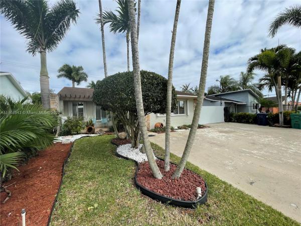 Comfort Villas, 16223 SW 304th Ter, Leisure City, Florida 33033, image 2