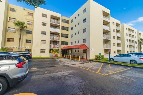 Fontainebleau Gardens, 8185 NW 7th St #414, Fountainebleau, Florida 33126, image 2