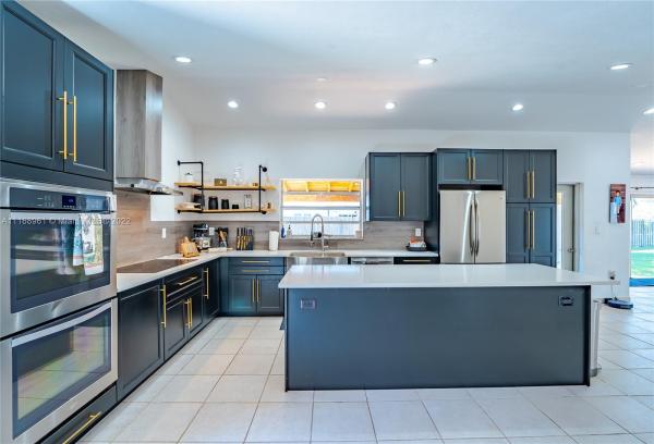 Country Lake Manors, 20172 NW 58th Ct, Country Club, Florida 33015, image 2