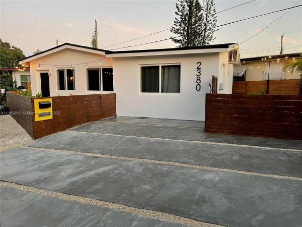 Trailer City, 2380 NE 137th St, North Miami Beach, Florida 33181, image 1