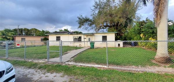 Leisure City Residential, 14855 Grant Ln, Leisure City, Florida 33033, image 2