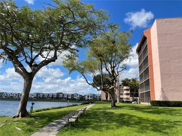 Lakeview Of The California Club, 20850 San Simeon Way #506-5, Ives Estates, Florida 33179, image 1