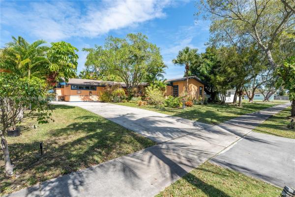 Palmetto Country Club Estates, 9711 Colonial Dr, Palmetto Estates, Florida 33157, image 2