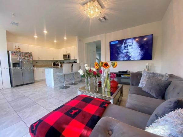 Las Ramblas At Via Ventura, 286 NE 208th Ter #286, Ives Estates, Florida 33179, image 1