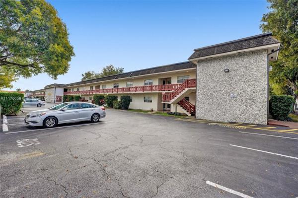 Lakeside Manor North, 5900 NW 17th Pl #210, Sunrise, Florida 33313, image 2