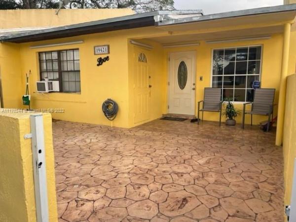 Lakes Of Acadia, 19421 NW 54th Pl, Miami Gardens, Florida 33055, image 2