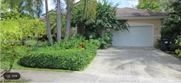 Country Club Estates, 117 Glendale, Miami Springs, Florida 33166, image 2