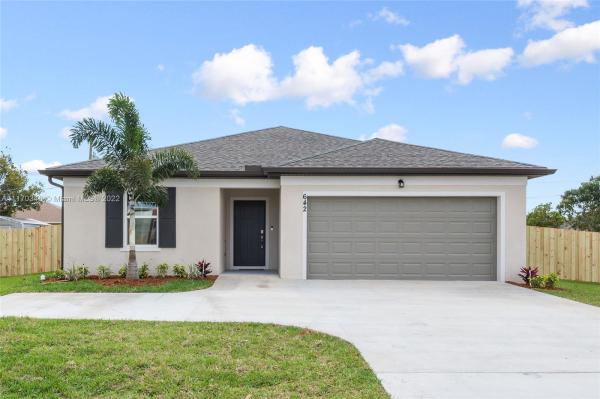 642 SW Tulip Blvd, Florida 34953, image 2