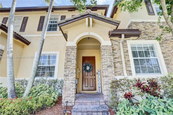 The Shores At Isles Of Bayshore, 9133 SW 227th St #5, Cutler Bay, Florida 33190, image 2