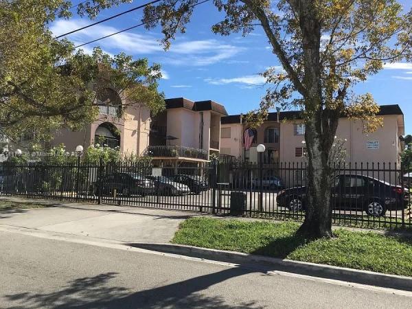 Chalet East, 300 W 74th Pl #209, Hialeah, Florida 33014, image 1