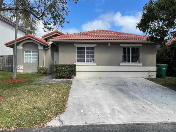 Monterey Lakes, 9017 SW 215th St, Cutler Bay, Florida 33189, image 2
